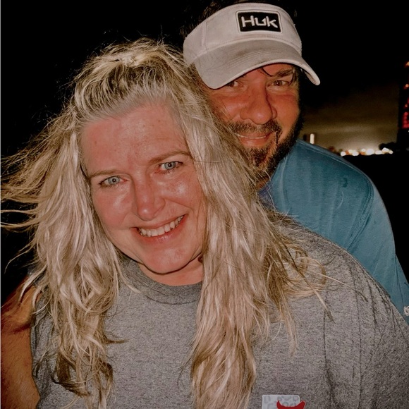 ❤️🙌Meet your Posher, Traci❤️🙌 - Picture 1 of 2